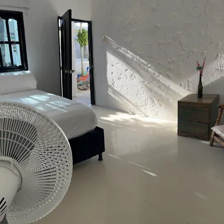 Tr-v1d De Cerca Al Castillo San Felipe Con Ventilador, Piscina Y Wifi * Cartagena